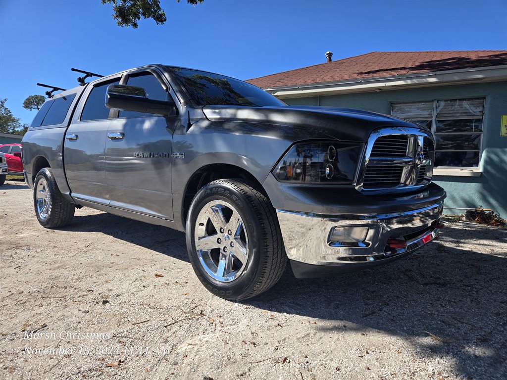 2011 RAM Ram 1500 Pickup Laramie photo 2