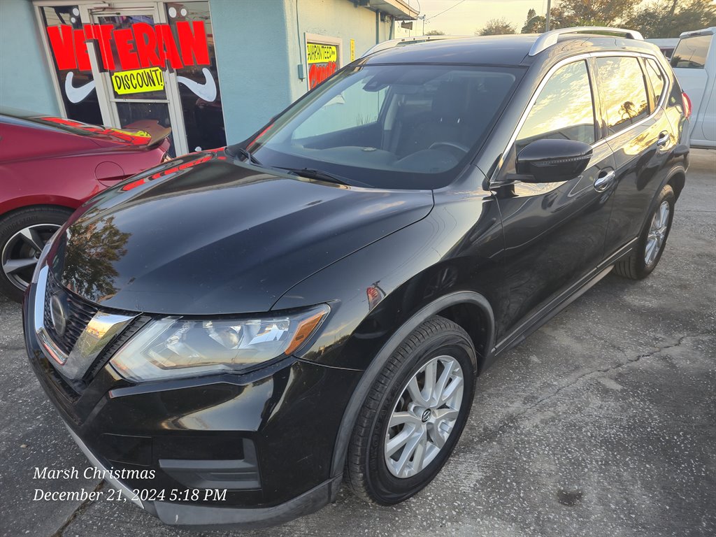 2019 Nissan Rogue SV photo 5