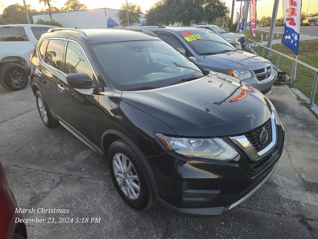 2019 Nissan Rogue SV photo 3