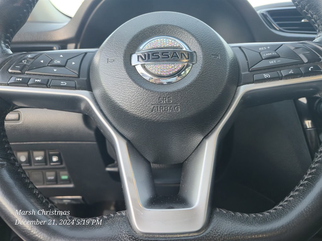 2019 Nissan Rogue SV photo 16