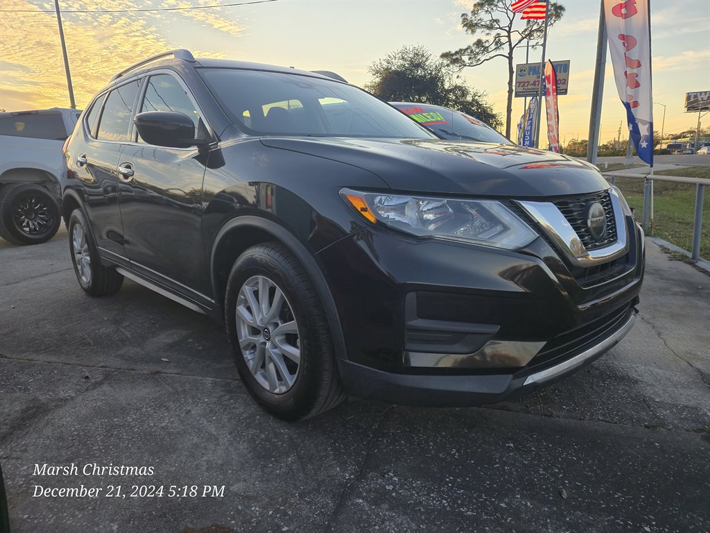 2019 Nissan Rogue SV photo 2