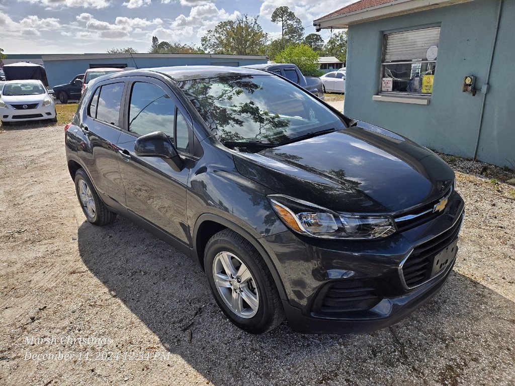 2019 Chevrolet Trax LS photo 3