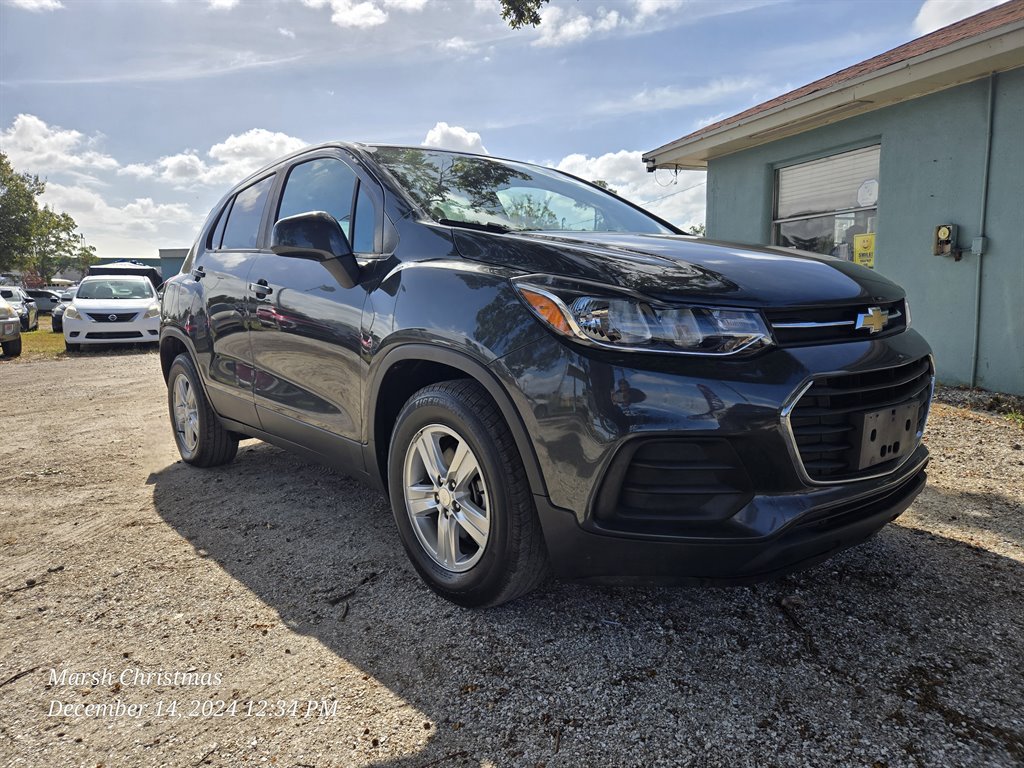 2019 Chevrolet Trax LS photo 2